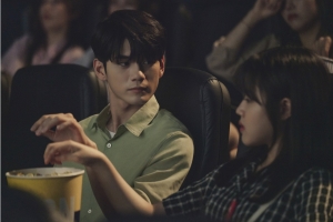 ‘열여덟의 순간’ 옹성우X김향기, 첫 영화관 데이트 “손 닿기 1초 전”