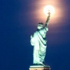 자유의 여신상 래저러스의 싯구는 “유럽인에게만 해당”