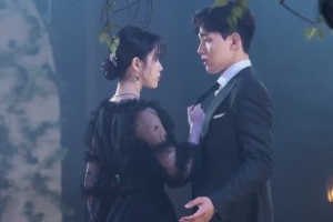 ‘호텔 델루나’ 이지은♥여진구, 꽃이 진다고 해도 함께 [SSEN리뷰]