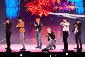 트럼프 가족도 팬 인증한 그룹 엑소 콘서트, 무엇이 특별하길래...