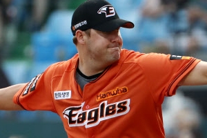 끈끈한 ‘꼴찌동맹’ 한화·롯데 단두대 매치 1승1패