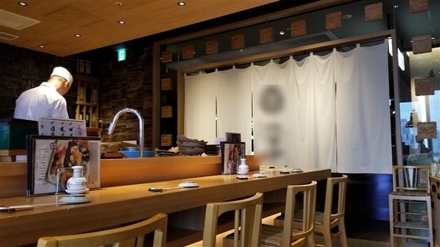 인터넷 예약이 급증하면서 최근 들어 일본에서도 ‘노쇼’(무단 취소)에 따른 음식점 등의 피해가 커지고 있다. 사진은 도쿄 긴자의 생선초밥 전문점.