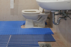 의왕시, 경로당 화장실 70여곳에 미끄럼 방지매트 설치
