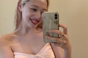 설리는 매력 부자, 드레스마다 찰떡 소화 ‘물오른 미모’ [EN스타]