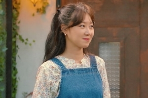 ‘동백꽃’ 공효진X강하늘, 베일 벗은 폭격형 로맨스 “땅콩 먹고 갈래?”