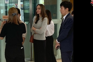 ‘섹션TV’ 안젤리나 졸리, 서울서 포착된 근황 공개 “삼청동 누벼”