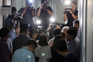 제1저자·의전원·장학금… ‘조국 딸’ 검증하는 단국·부산·서울대