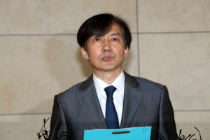 조국, 펀드·웅동학원 ‘사회 환원’ 공약…해명·질의응답 없이 입장 발표(종합)