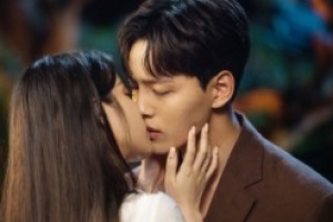 ‘호텔 델루나’ 이지은♥여진구, 첫 키스 스틸 공개 “숨멎 현장”