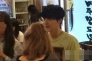 안재현 생일파티, 주위엔 온통 여자들