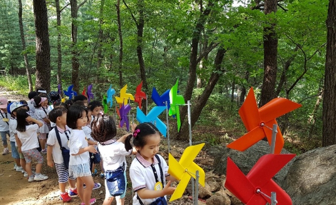 안양시가 이번달 관악산 자락에 준공한 유아숲체험공원 전경. 안양시 제공 
