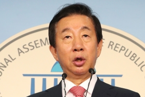KT 전 사장 “김성태가 각봉투 건네며 딸 계약직 취업 청탁”