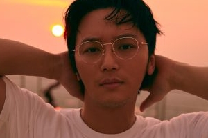 변요한, ‘안경도 잘 어울려’ 가을 남자의 분위기 [화보]