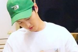 송중기 근황, 리처드 아미티지 “냉면 소개해줬다” 친분 공개