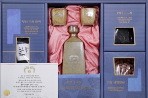 문 대통령 추석 선물 꿀·미역·땅콩·나물 등 ‘지역특산물 4종 세트’