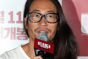 류승범, 파리서 5년만 인터뷰 “아빠가 됐다는건 마법같은 일”