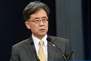 정진석 “김현종, 의전 실수 외교관 무릎 꿇렸다”