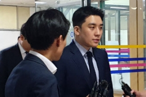 ‘원정도박 의혹’ 승리, 일부 혐의 시인…12시간 조사 후 귀가