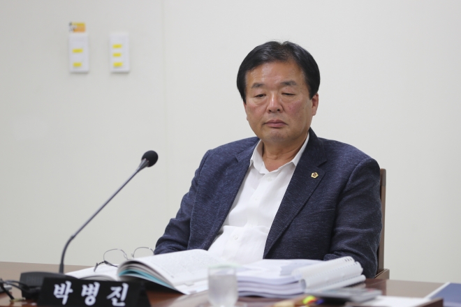 뇌물수수 혐의로 유죄판결을 받고 29일 의원직을 상실한 박병진 충북도의원.