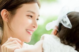 차예련 딸 돌사진 공개 ‘미소가 끊이질 않네’ [EN스타]