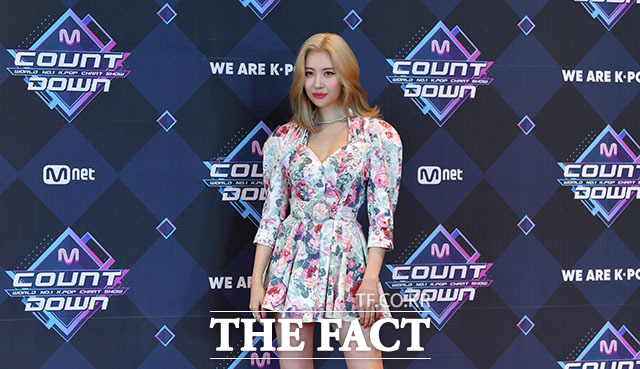 가수 선미가 29일 오후 서울 마포구 상암산로 CJ E&M에서 열린 Mnet ‘엠카운트다운’ 리허설 전 포토타임을 갖고 있다. 사진=THE FACT