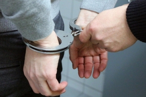 아들 여친에 ‘마약주사’ 50대 구속…부인도 마약 투약