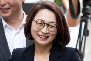 [포토] ‘환하게 웃으며’ 은수미 성남시장 1심 선고공판 출석