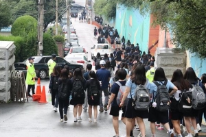 대구 한 여고서 가스유출 사고… 귀가하는 학생들