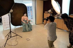 영등포 고딩들 “장수사진 찍어드려요”