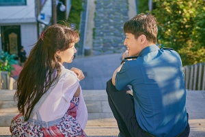 ‘동백꽃 필 무렵’ 공효진♥강하늘, 막 찍은 포스터도 “콩닥콩닥”