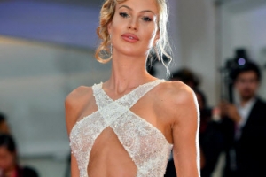 [포토] 베니스 영화제를 빛낸 섹시 시스루 패션