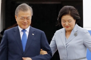 문 대통령, ‘조국 청문보고서 6일까지 재송부’ 국회에 요청