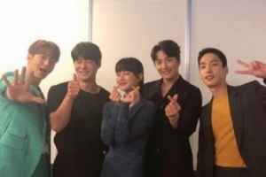 오연서, 안재현 빠진 ‘하자있는 인간들’ 제작발표회 인증샷 [EN스타]