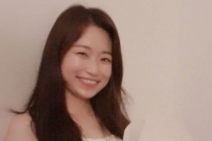 김슬기, 침대 위에서 환한 미소 ‘더 예뻐졌네’ [EN스타]