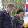 문대통령, 아웅산 테러 희생자 추모…엄숙한 표정으로 묵념