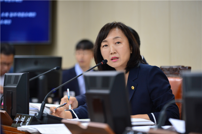 보건복지위원회에서 발언하고 있는 ‘이영실 의원(더불어민주당, 중랑1)’