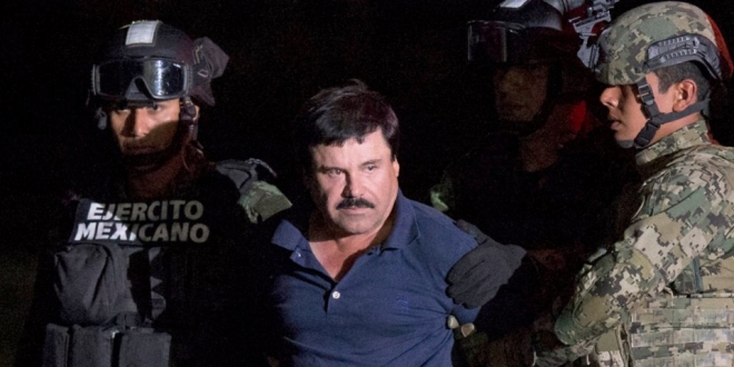 ‘땅딸보 마약왕’ 호아킨 구스만이 2016년 1월 멕시코시티에서 체포된 모습. 멕시코시티 AP연합뉴스