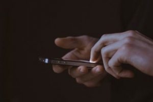 “자기 과시 하려고” 여대에서 자기 알몸 찍어 트위터에 올린 20대 집행유예