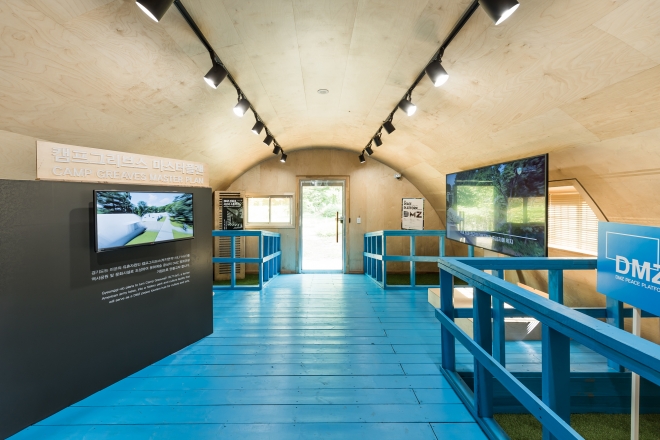 캠프그리브스 ‘다큐멘타 4관’에서 전시중인 ‘도보다리’