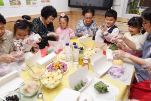 3대가 함께하는 송편 만들기