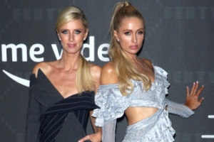 [포토] 패리스-니키 힐튼 자매 ‘섹시미 경쟁’