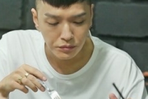 사이먼 도미닉 “‘골목식당’ 본방사수 중 알몸 상태로 오열” 왜?