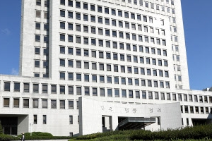 “무혐의 받아줄게” 금품 요구한 판사 출신 변호사, 징역 1년 확정