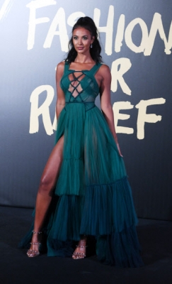 영국 마야 자마가 14일(현지시간) 영국 런던에서 열린 런던 패션 위크 둘째 날 “Fashion For Relief” 자선 행사 레드카펫에서 포즈를 취하고 있다. EPA 연합뉴스