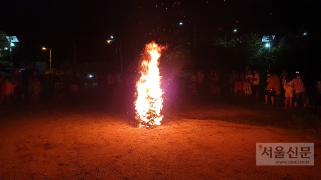 지난해 경기도 가족캠핑페스티벌 ‘힐링 밤하늘 별빛 축제’ 모습. 경기도 제공