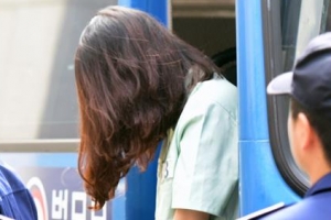 [포토] ‘여전한 커튼머리’… 3차 공판 출석하는 고유정