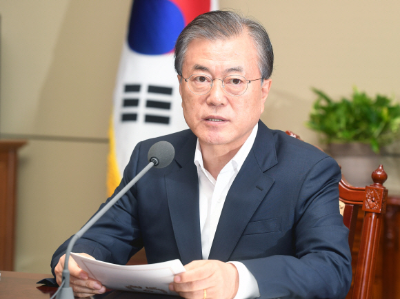 문재인 대통령이 16일 청와대에서 열린 수석. 보좌관 회의에서 발언 하고 있다. 2019.9.16  도준석 기자 pado@seoul.co.kr