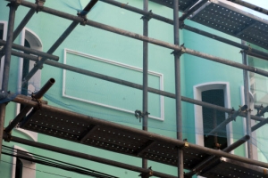 홍대 주점, 논란 끝에 ‘김일성 초상화·인공기’ 자진 철거