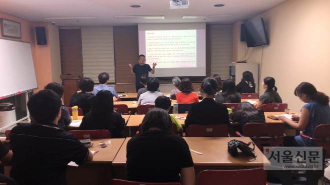 광명시는 17일 광명종합사회복지관에서 ‘광명시 기후에너지 시민교육’을 실시했다. 광명시 제공