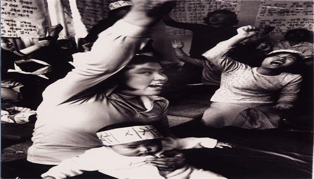 20~27일 열리는 제11회 DMZ국제다큐멘터리영화제에서 선보이는 한국다큐 5편은 한국사회의 과거와 현재를 살피면서 미래를 이야기한다. 사진은 ‘우리들은 정의파다’. DMZ국제다큐멘터리영화제 제공